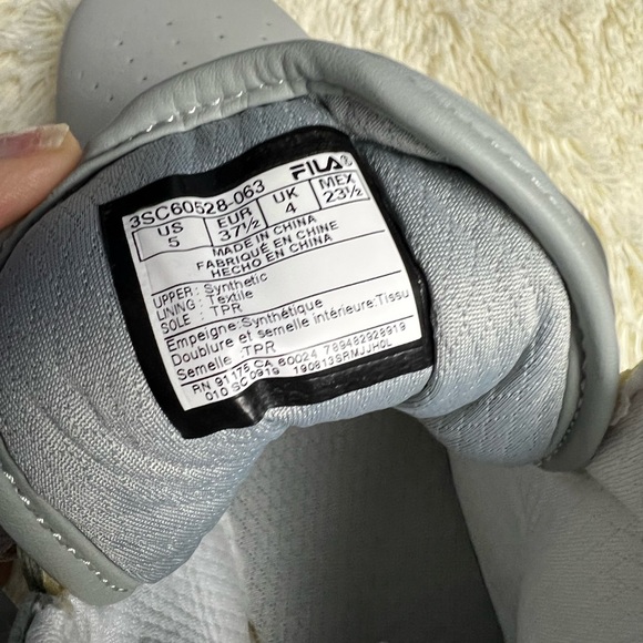 Big boys NEW FILA high top sneaker - Picture 7 of 9